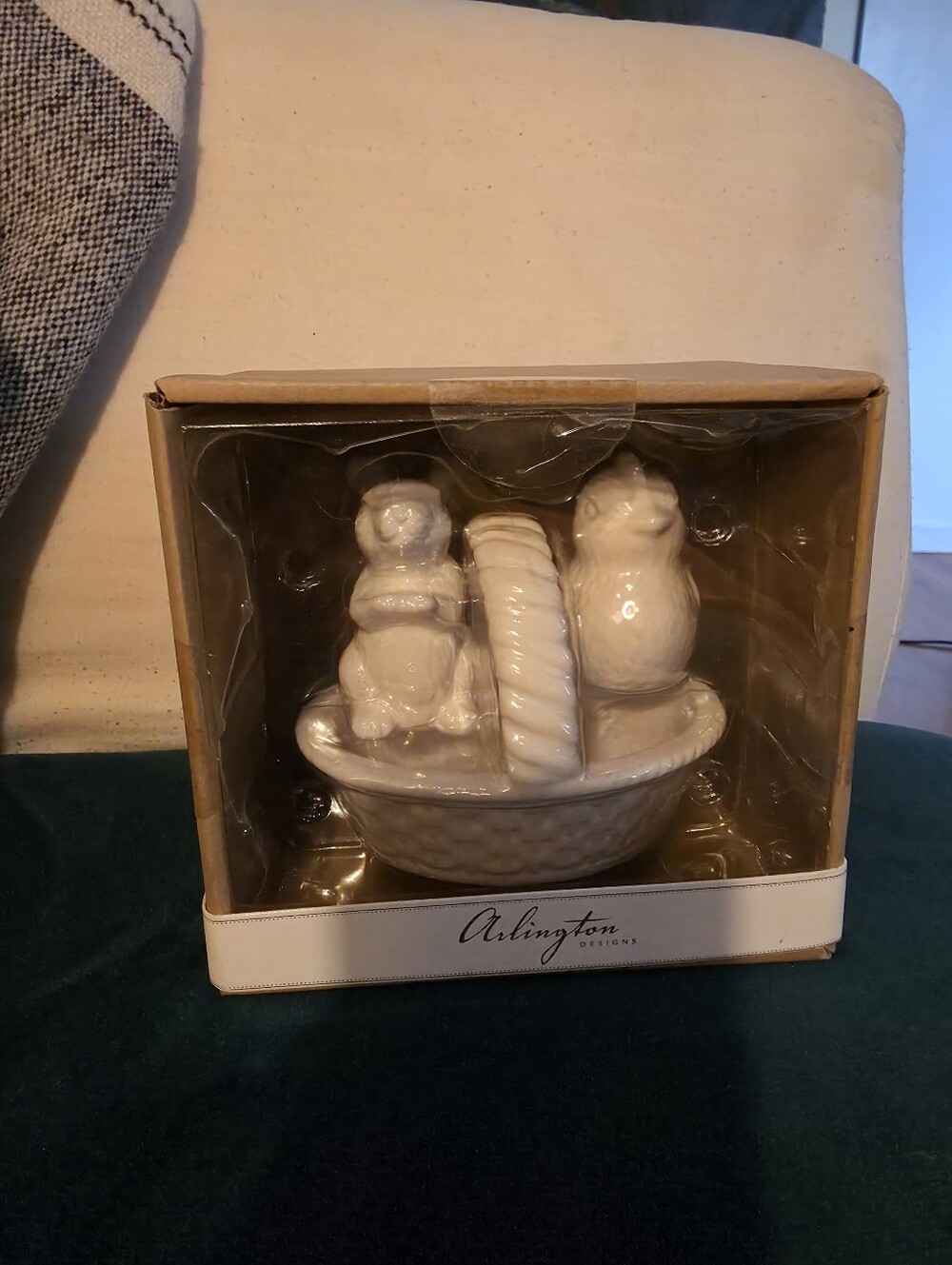 Bunny Rabbit/baby Chick/Ceramic basket holder/salt And Pepper New In BOX.